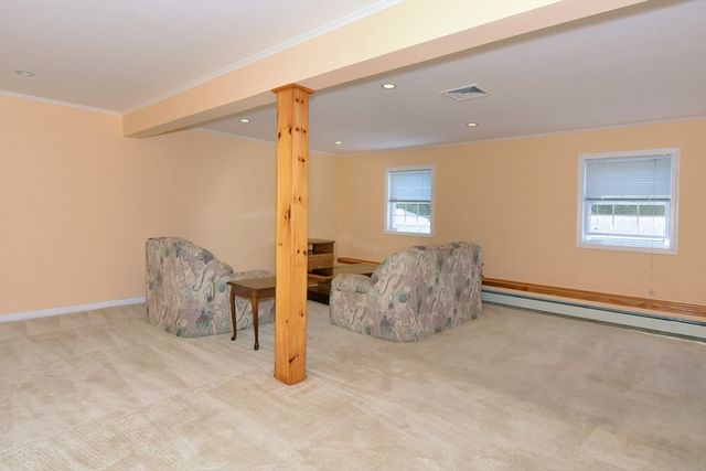 16 Sherwood Rd, Worcester, MA 01602