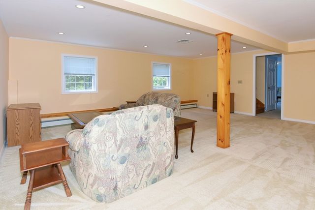 16 Sherwood Rd, Worcester, MA 01602