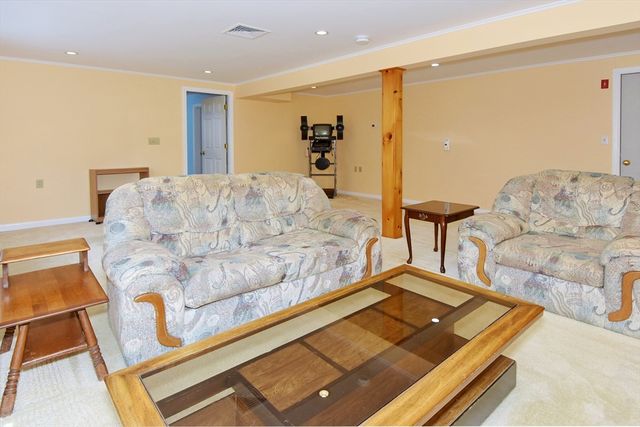 16 Sherwood Rd, Worcester, MA 01602