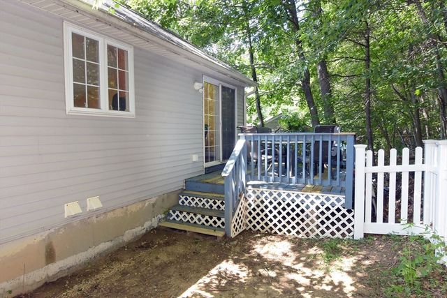 16 Sherwood Rd, Worcester, MA 01602