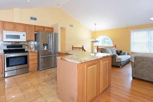 16 Sherwood Rd, Worcester, MA 01602