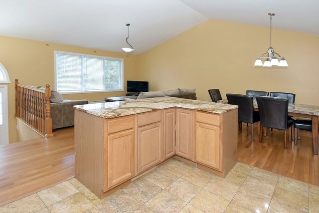 16 Sherwood Rd, Worcester, MA 01602