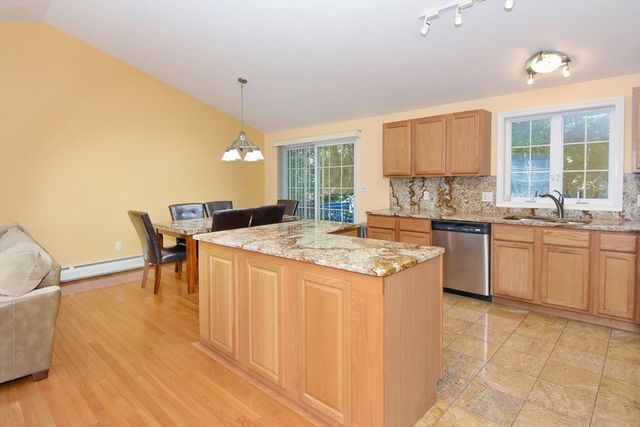 16 Sherwood Rd, Worcester, MA 01602