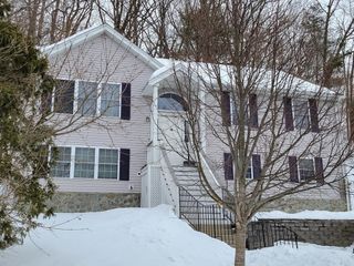 16 Sherwood Rd, Worcester, MA 01602