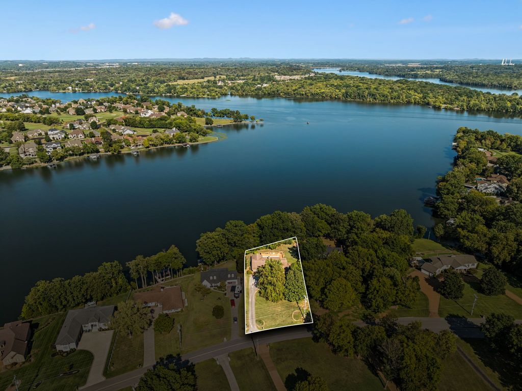 1471 Dickerson Bay Dr, Gallatin, TN 37066