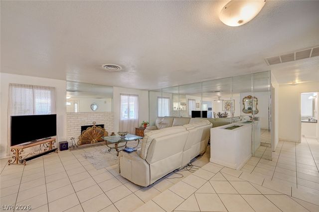 1906 Jasmine Circle, Las Vegas, NV 89123