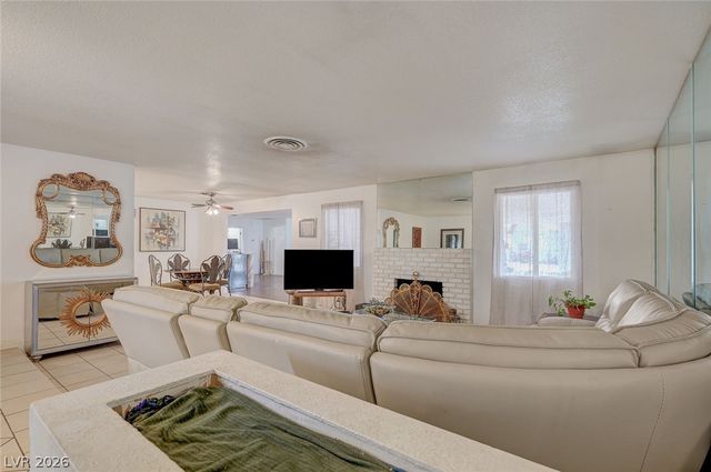 1906 Jasmine Circle, Las Vegas, NV 89123