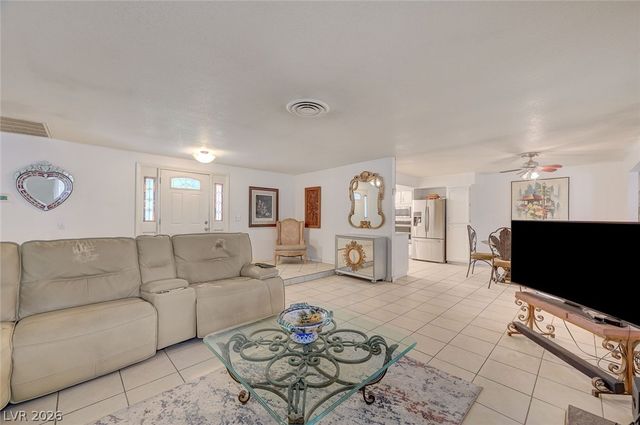 1906 Jasmine Circle, Las Vegas, NV 89123