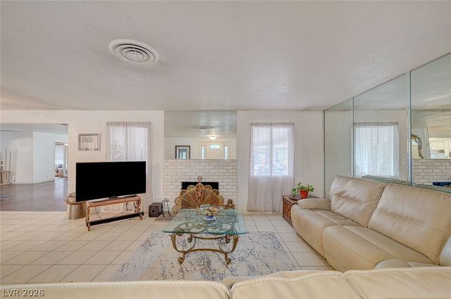 1906 Jasmine Circle, Las Vegas, NV 89123