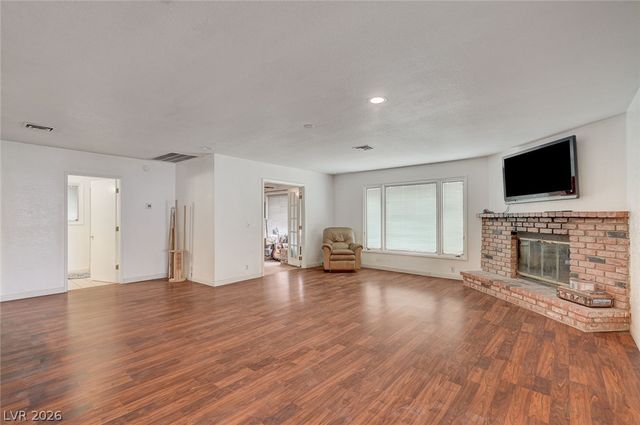 1906 Jasmine Circle, Las Vegas, NV 89123