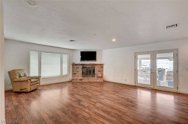 1906 Jasmine Circle, Las Vegas, NV 89123