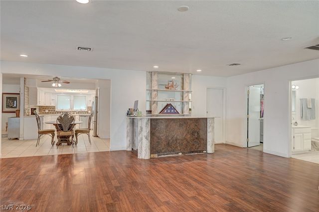 1906 Jasmine Circle, Las Vegas, NV 89123