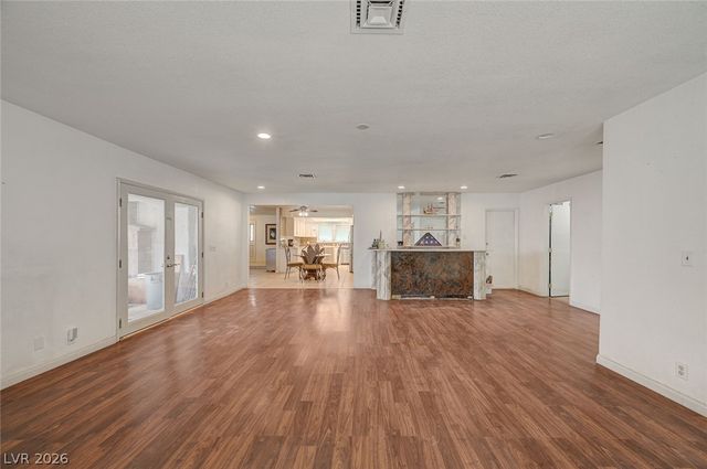 1906 Jasmine Circle, Las Vegas, NV 89123
