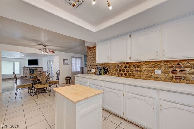 1906 Jasmine Circle, Las Vegas, NV 89123