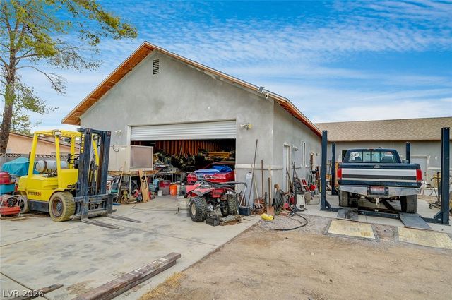 1906 Jasmine Circle, Las Vegas, NV 89123