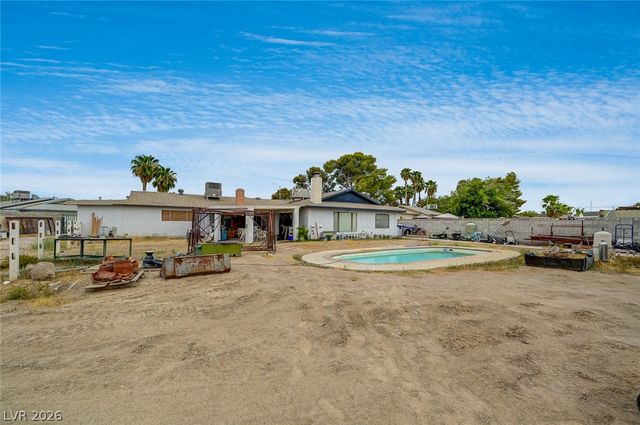 1906 Jasmine Circle, Las Vegas, NV 89123