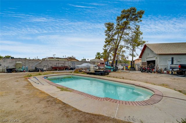 1906 Jasmine Circle, Las Vegas, NV 89123