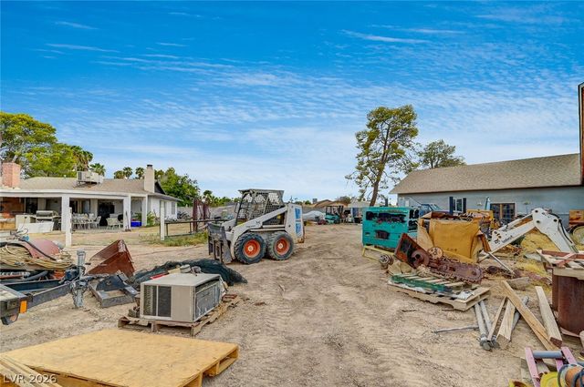 1906 Jasmine Circle, Las Vegas, NV 89123