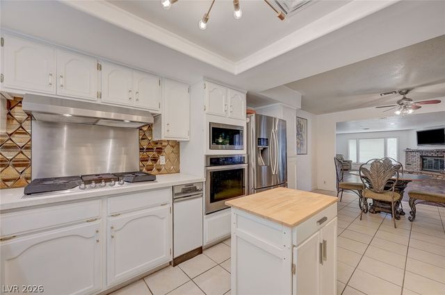 1906 Jasmine Circle, Las Vegas, NV 89123