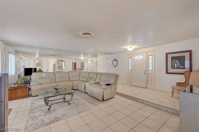 1906 Jasmine Circle, Las Vegas, NV 89123