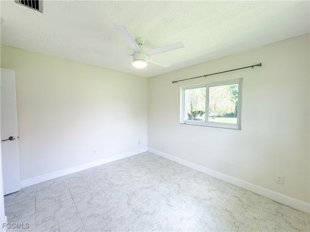 3233 Shell LN, Fort Denaud, FL 33935