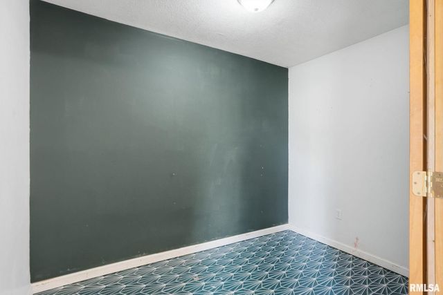 1011 36TH Avenue, East Moline, IL 61244