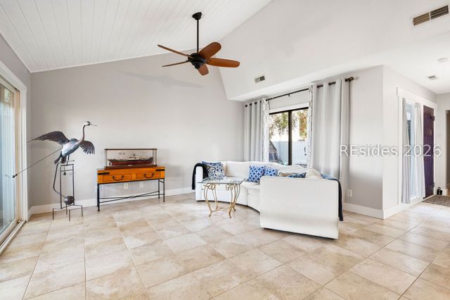 2 William Hilton Pkwy Apt 301, Hilton Head Island, SC 29926