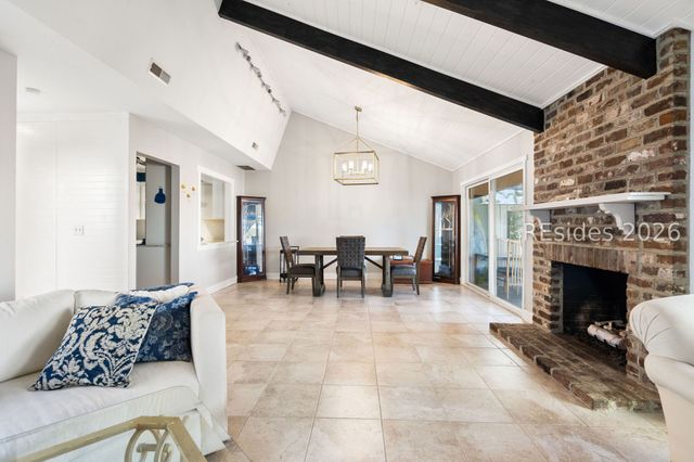 2 William Hilton Pkwy Apt 301, Hilton Head Island, SC 29926