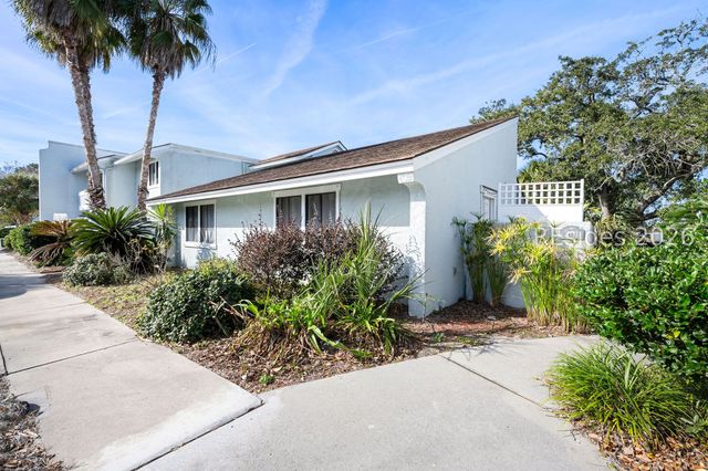 2 William Hilton Pkwy Apt 301, Hilton Head Island, SC 29926