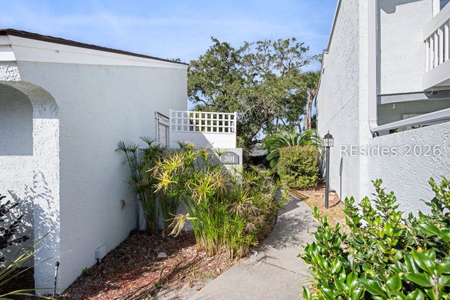 2 William Hilton Pkwy Apt 301, Hilton Head Island, SC 29926