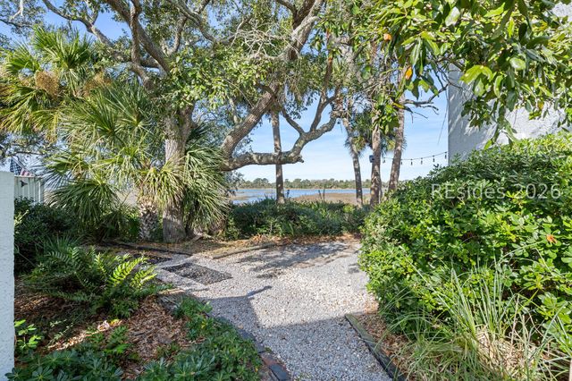 2 William Hilton Pkwy Apt 301, Hilton Head Island, SC 29926