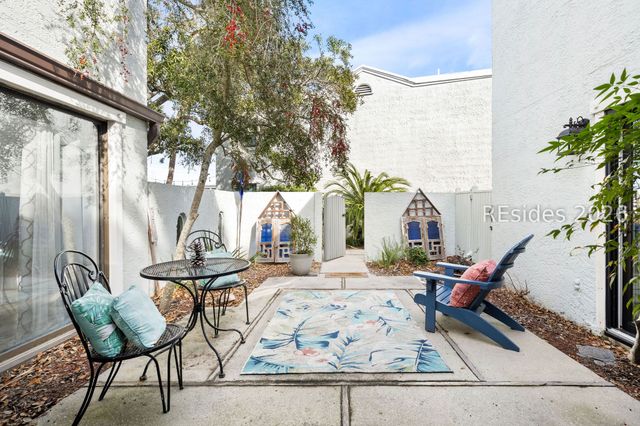 2 William Hilton Pkwy Apt 301, Hilton Head Island, SC 29926