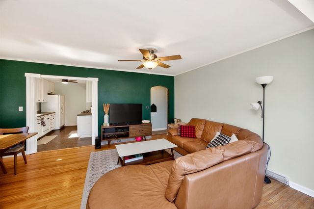 2412 33rd Street, Des Moines, IA 50310