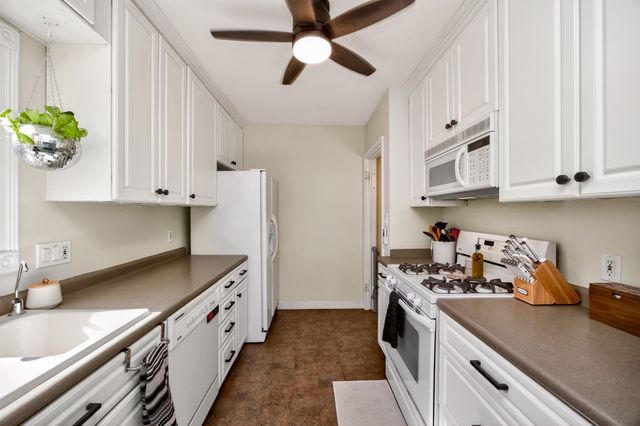 2412 33rd Street, Des Moines, IA 50310