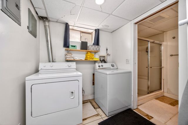 2412 33rd Street, Des Moines, IA 50310