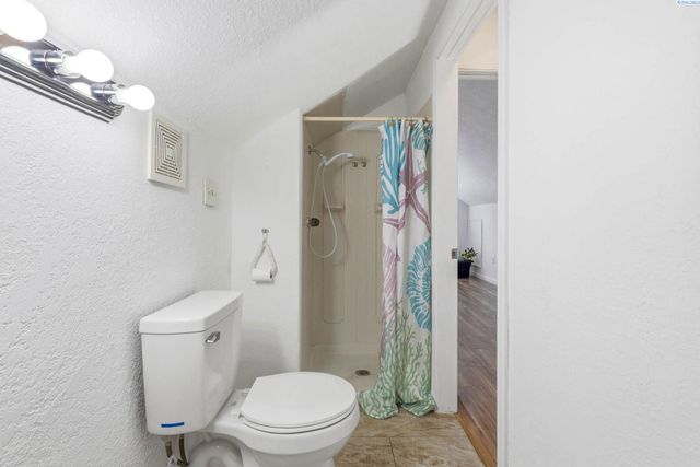 424 W 11th Ave, Kennewick, WA 99337