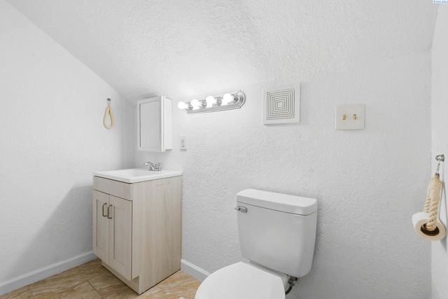 424 W 11th Ave, Kennewick, WA 99337