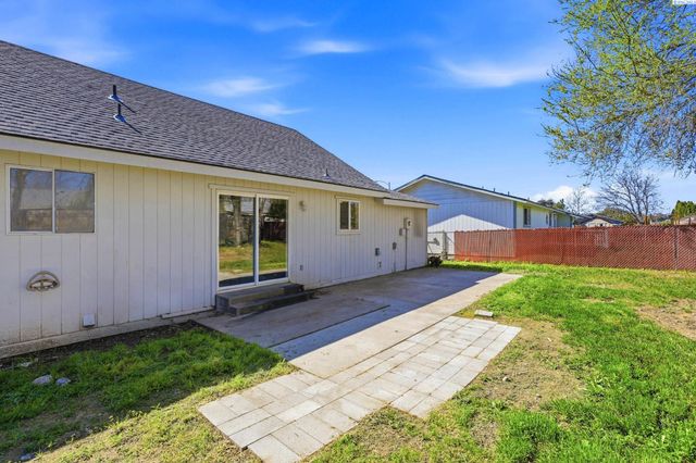 424 W 11th Ave, Kennewick, WA 99337