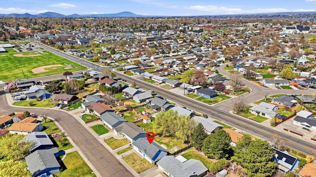 424 W 11th Ave, Kennewick, WA 99337