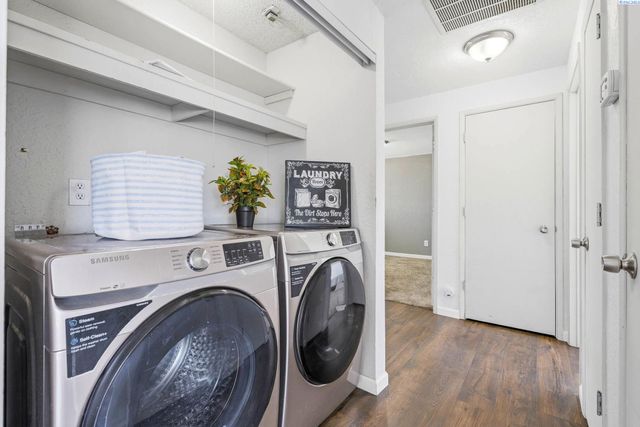 424 W 11th Ave, Kennewick, WA 99337