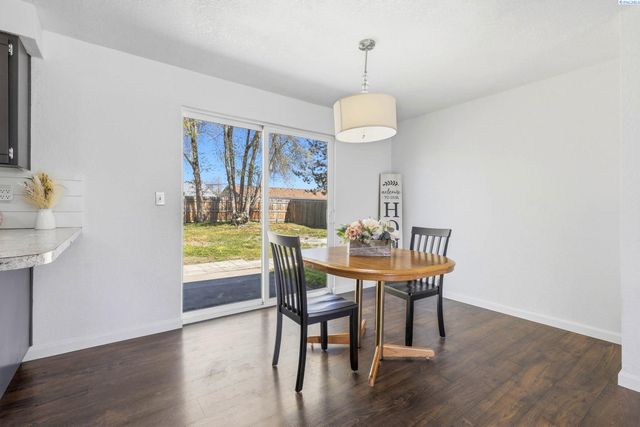 424 W 11th Ave, Kennewick, WA 99337