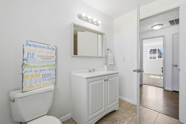 424 W 11th Ave, Kennewick, WA 99337