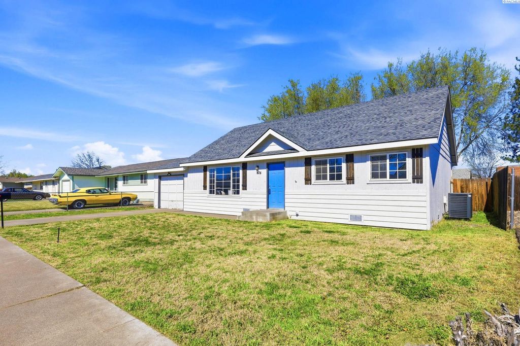 424 W 11th Ave, Kennewick, WA 99337