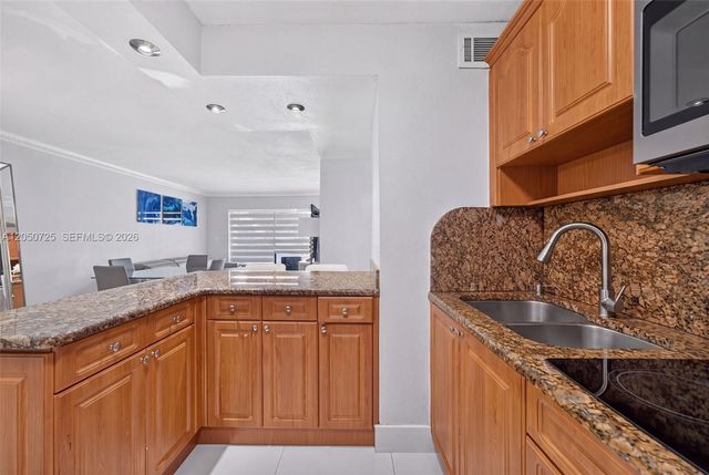 6195 W 18th Ave G212, Hialeah, FL 33012