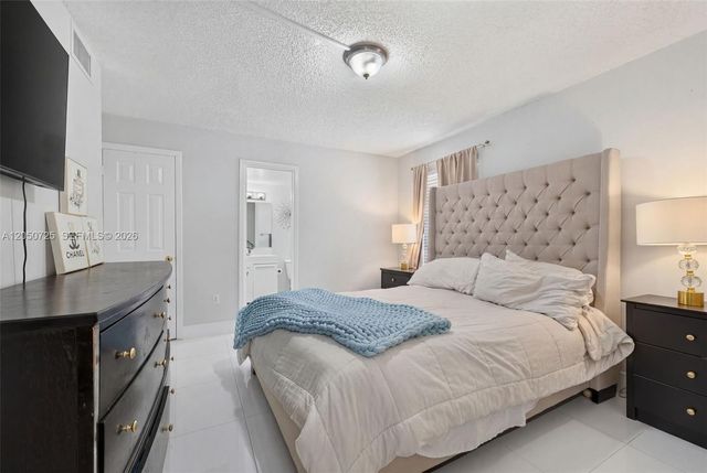 6195 W 18th Ave G212, Hialeah, FL 33012