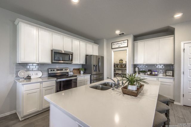 2520 HIDDENBROOKE TRACE, Seguin, TX 78155