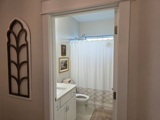 1076 Westgate Dr, Gallatin, TN 37066