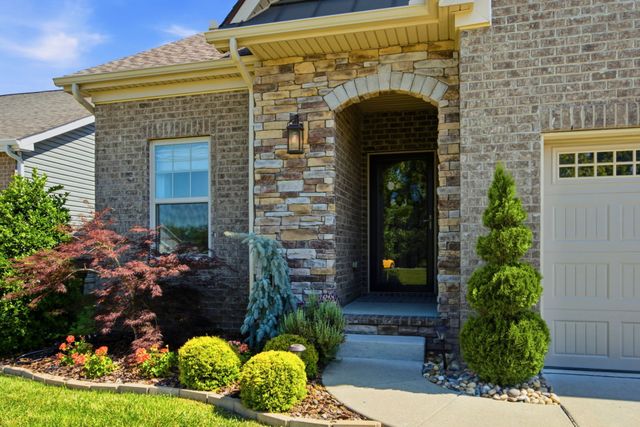 1076 Westgate Dr, Gallatin, TN 37066