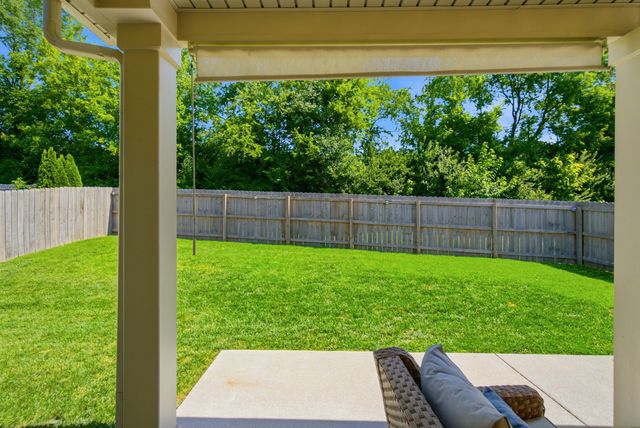1076 Westgate Dr, Gallatin, TN 37066