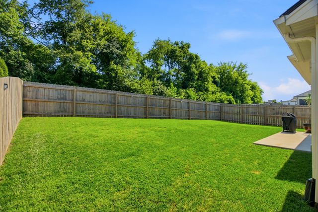 1076 Westgate Dr, Gallatin, TN 37066
